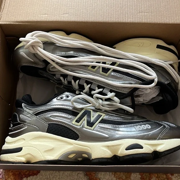 Men’s New Balance 1000 10.5 Silver Metallic Sneakers - Picture 9 of 9